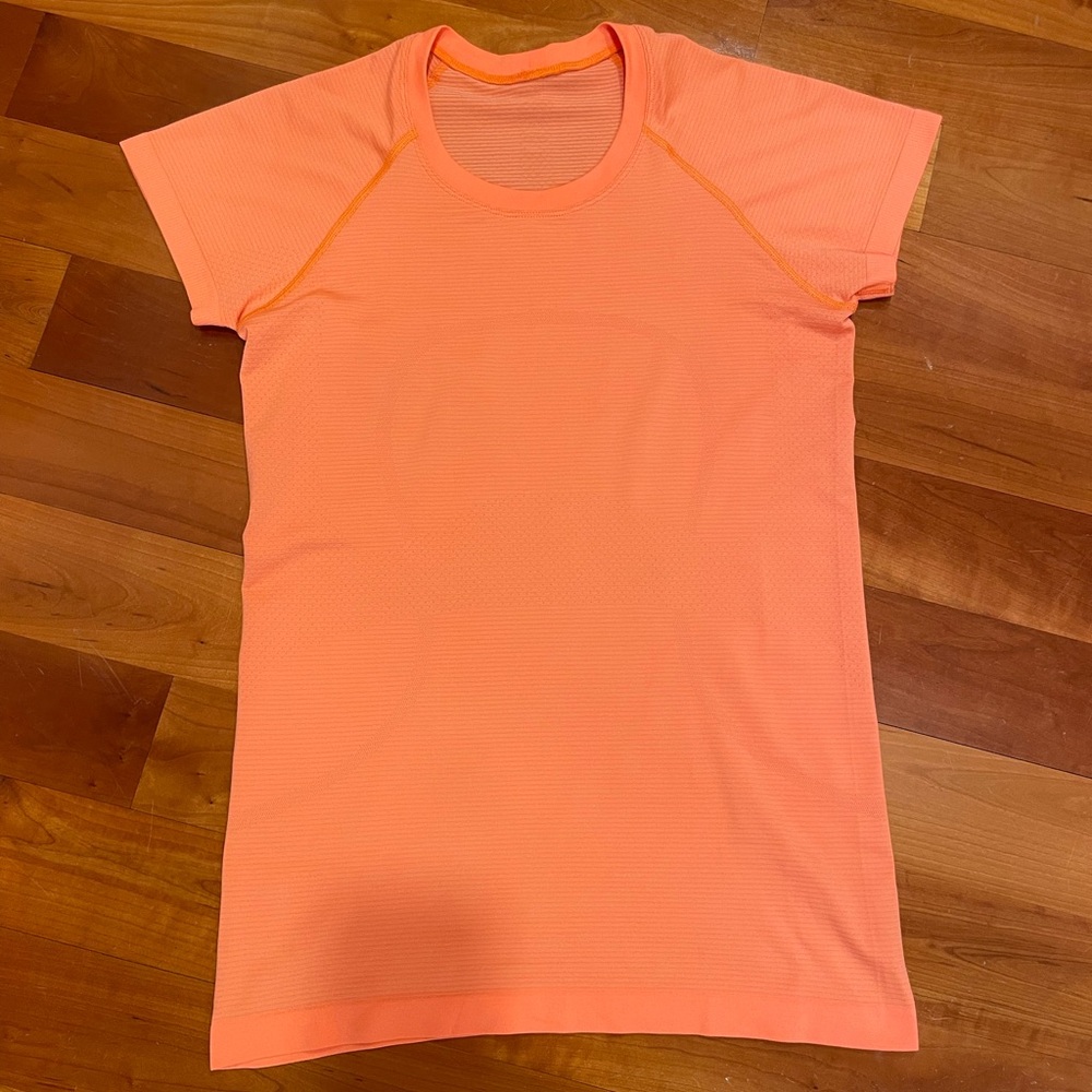 Lululemon Swiftly Tech shirt Hip Length in size 6 ORANGE SODA